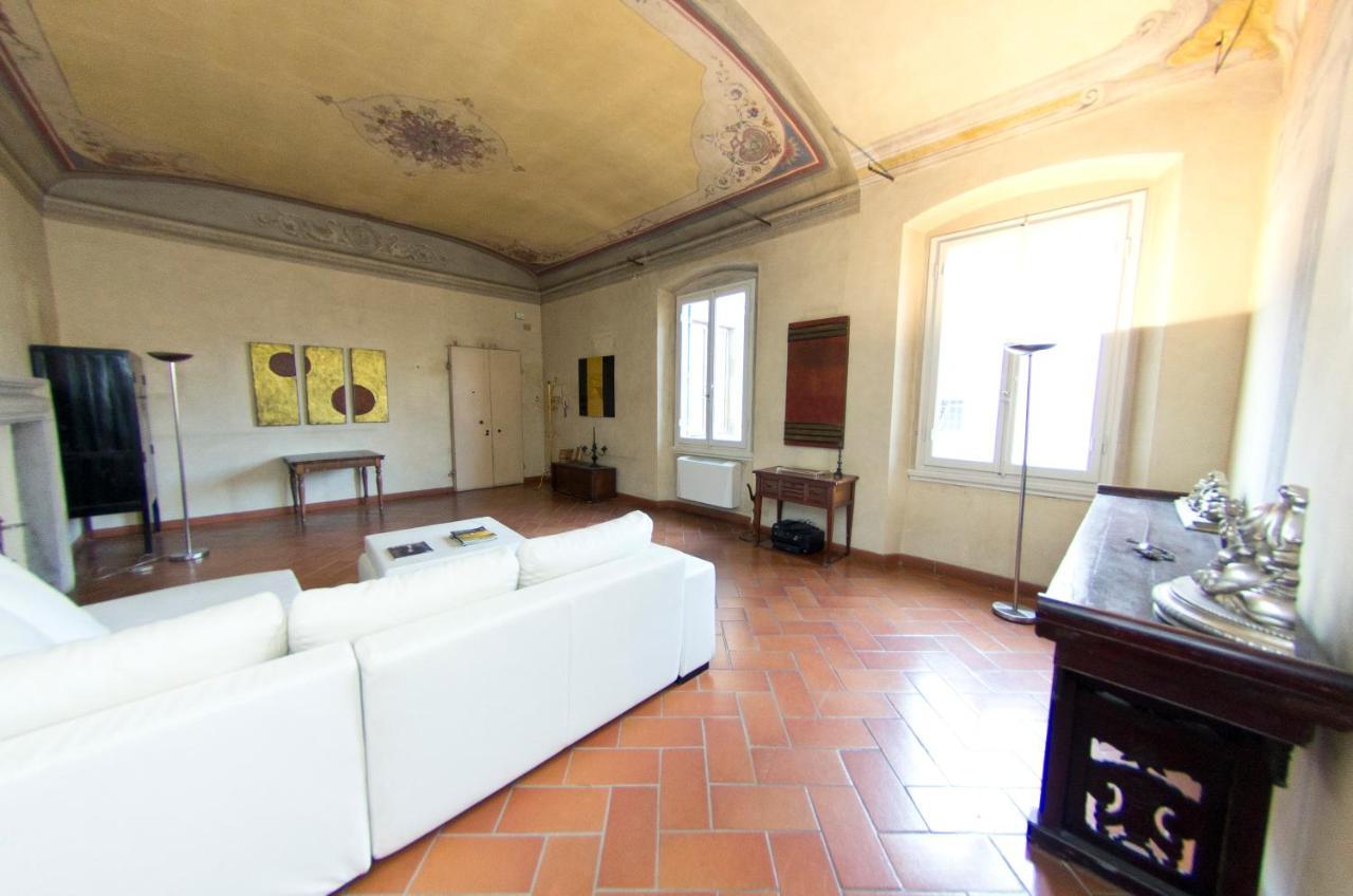 Traviata Appartamento Storico - Palazzo Tolomei Флоренция Экстерьер фото